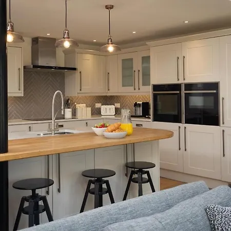 Stunningly Spacious And Annexe With 7 Beds York