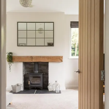 Stunningly Spacious And Annexe With 7 Beds *