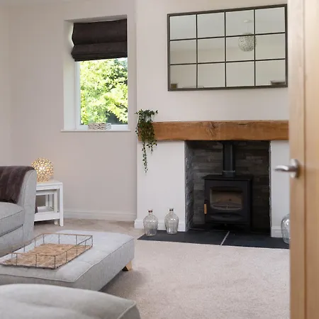 Stunningly Spacious And Annexe With 7 Beds *