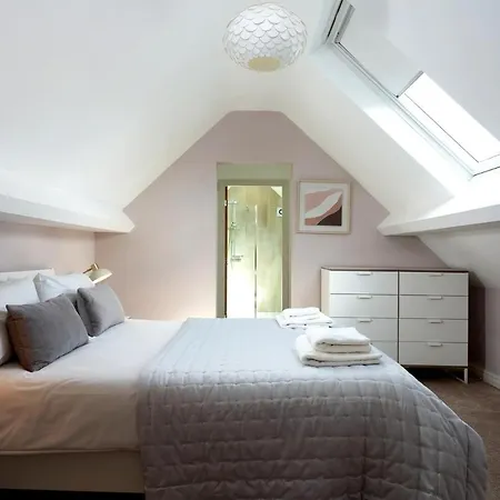 Nyaraló Stunningly Spacious And Annexe With 7 Beds York