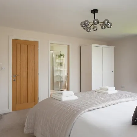 Stunningly Spacious And Annexe With 7 Beds Nyaraló *
