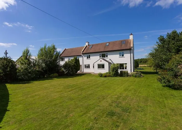 Stunningly Spacious And Annexe With 7 Beds Holiday home *