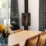 Stunningly Spacious And Annexe With 7 Beds *