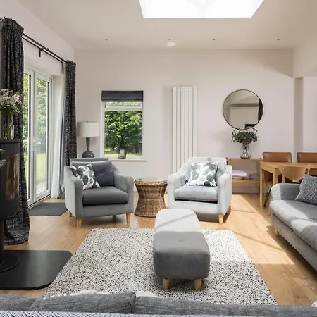 בית נופש Stunningly Spacious And Annexe With 7 Beds *