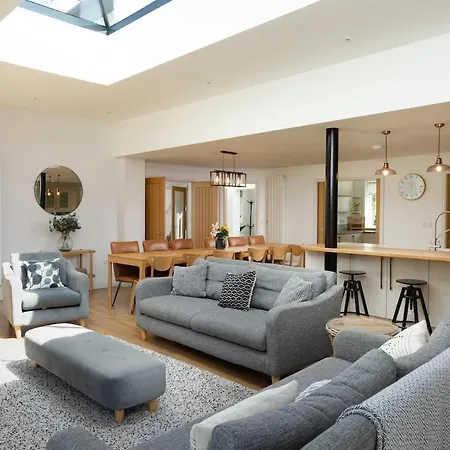 Stunningly Spacious And Annexe With 7 Beds בית נופש *
