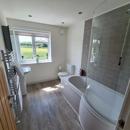 Stunningly Spacious And Annexe With 7 Beds