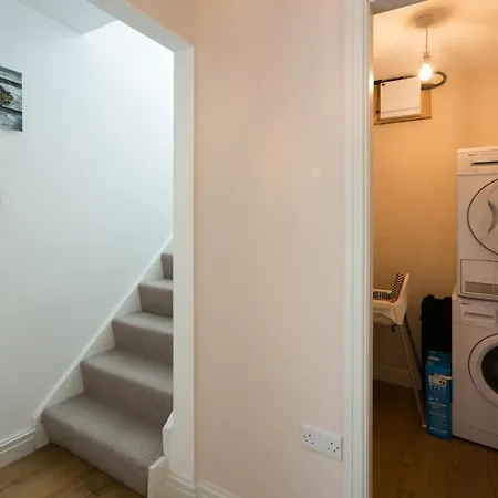 Stunningly Spacious And Annexe With 7 Beds בית נופש