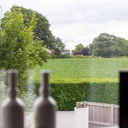 Feriehus Stunningly Spacious And Annexe With 7 Beds