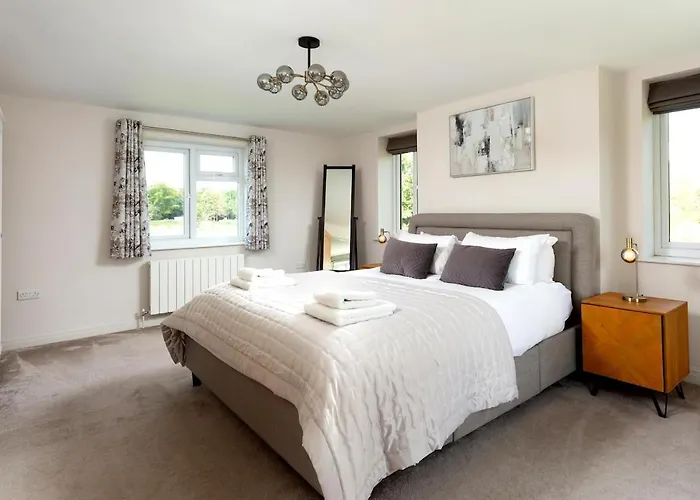 Stunningly Spacious And Annexe With 7 Beds Holiday home York