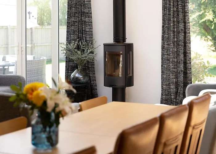 Stunningly Spacious And Annexe With 7 Beds *