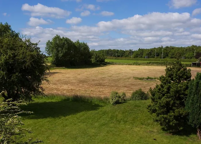 Stunningly Spacious And Annexe With 7 Beds *